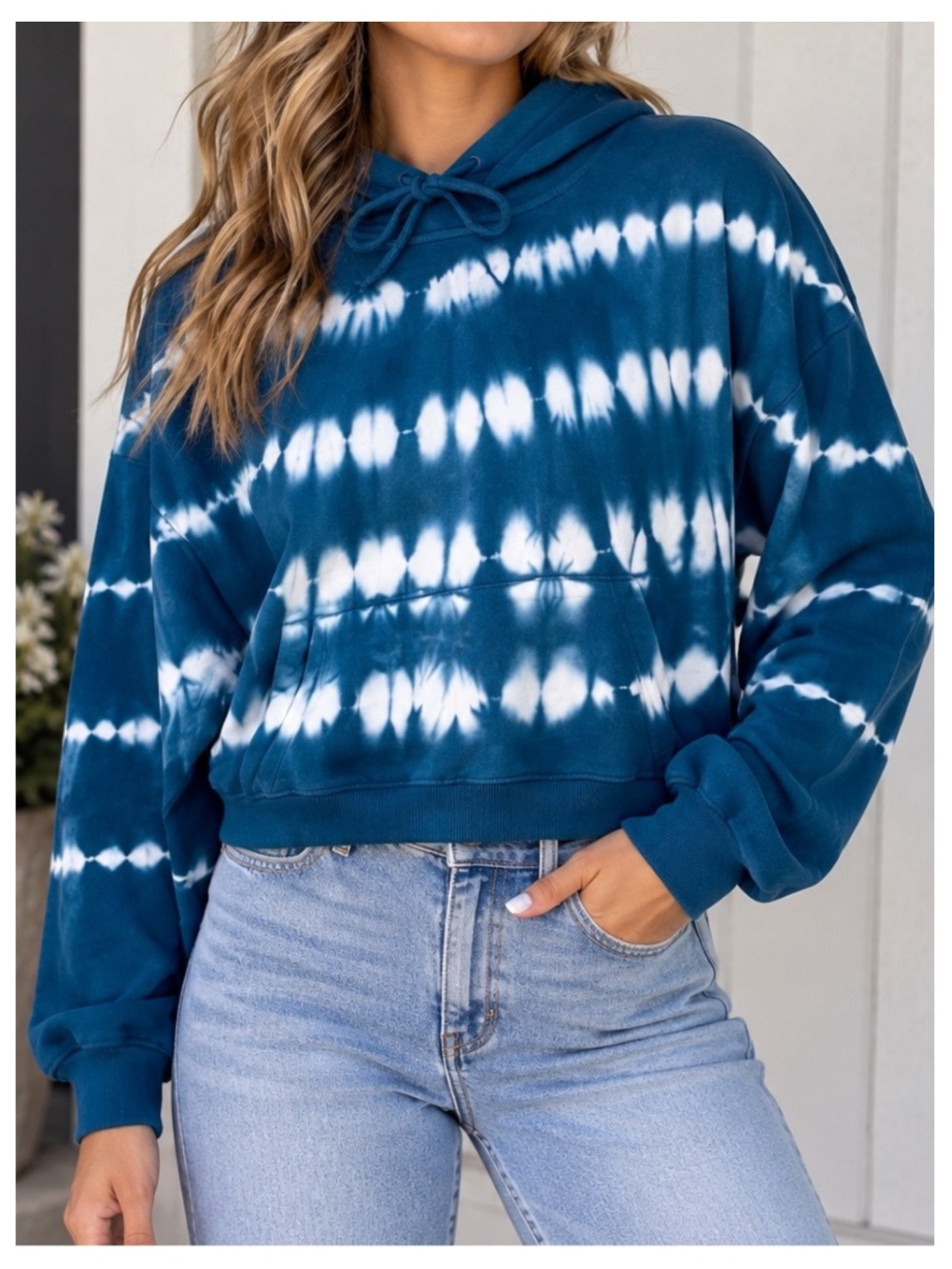 NWT LE LIS Cropped Tie-Dye Hoodie in Deep Blue/White